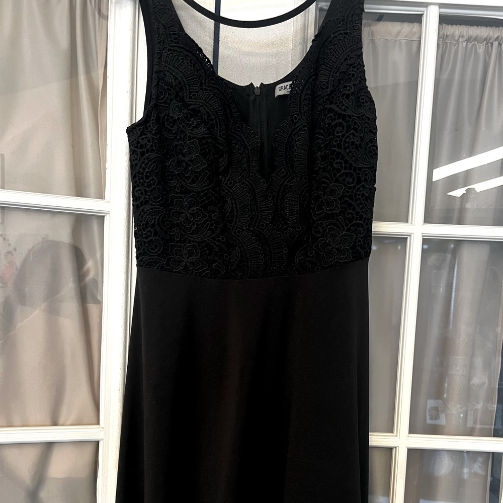 This black dress is so flattering on any body!
